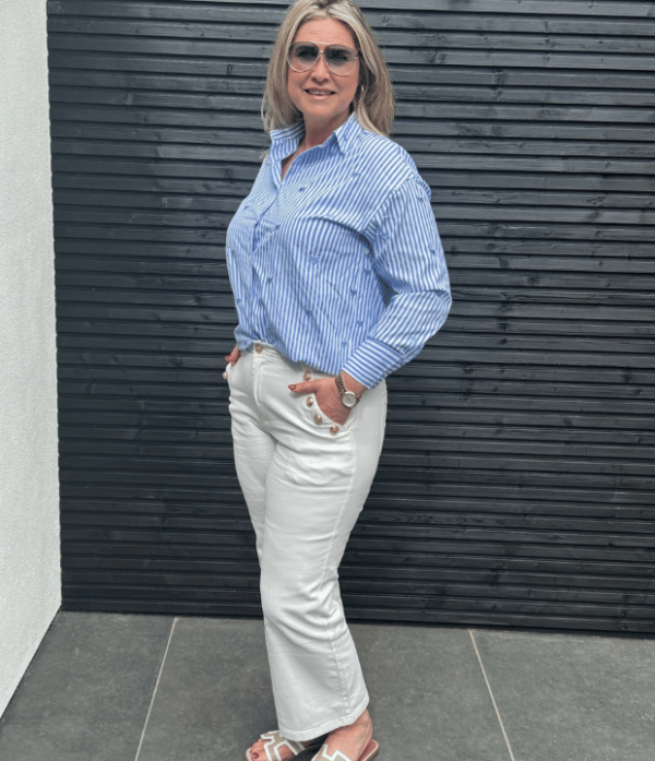 Jeans off-white Peggy met goude knopen