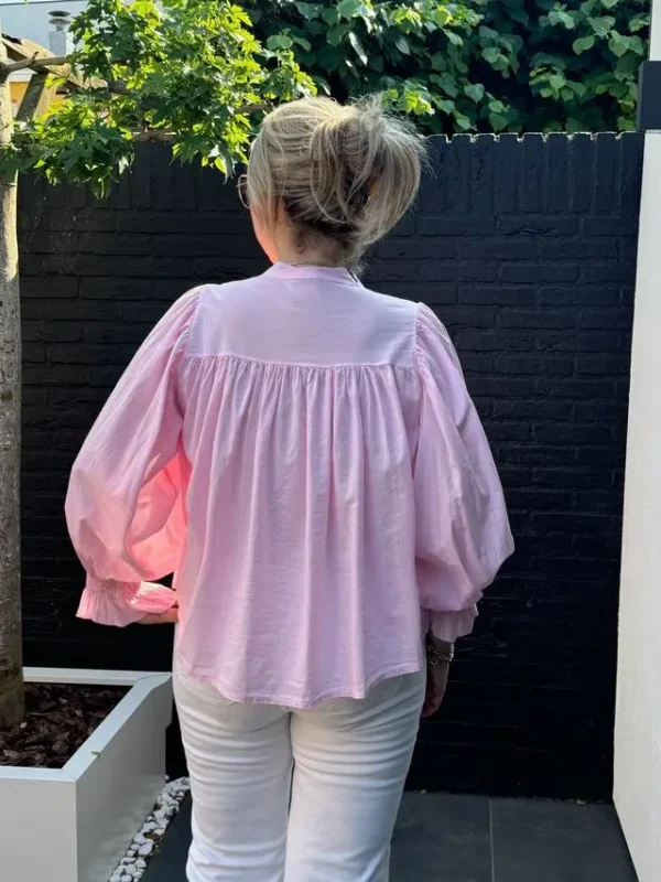 Roze blouse met pofmouwen