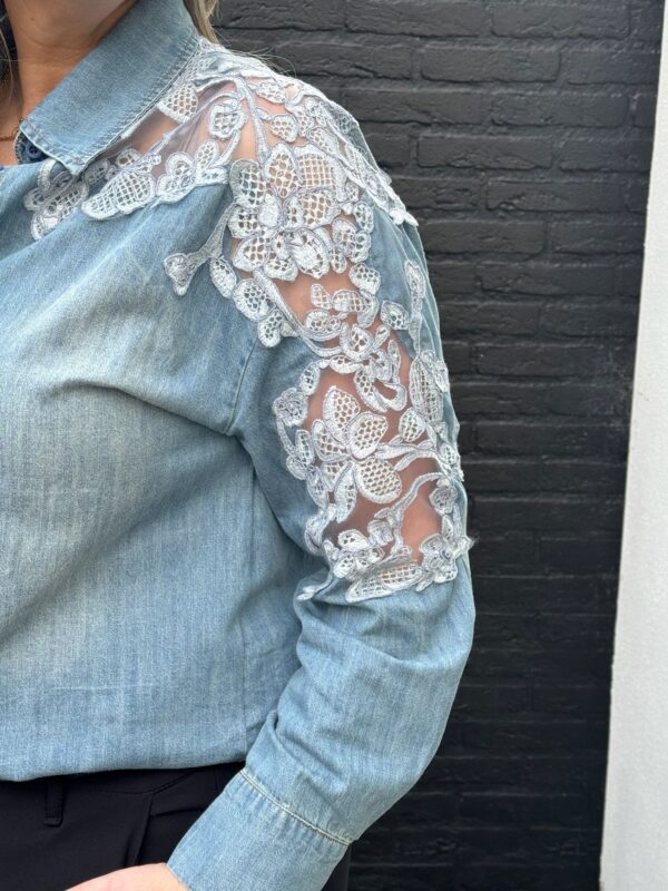 Spijkerblouse met Broderie Effect mouw