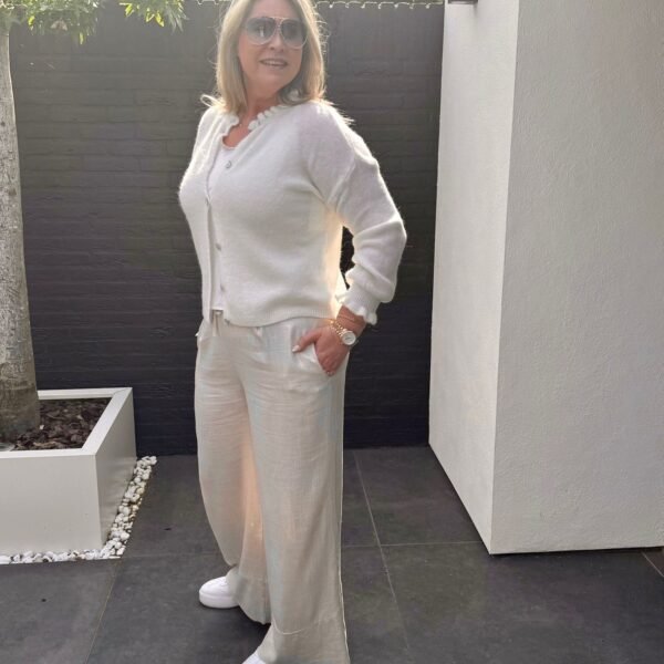 Offwhite Gebreid Vestje met Ruches