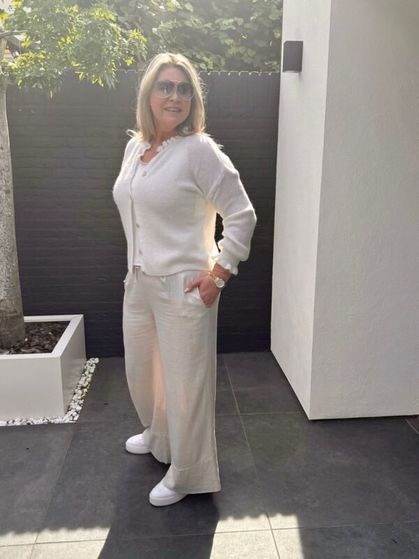 Offwhite Gebreid Vestje met Ruches