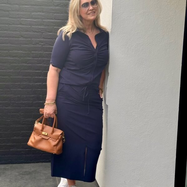 Travelstof blouse gesmokt donker blauw 5501 Triple nine Triple Nine Travelstof blouse gesmokt blauw