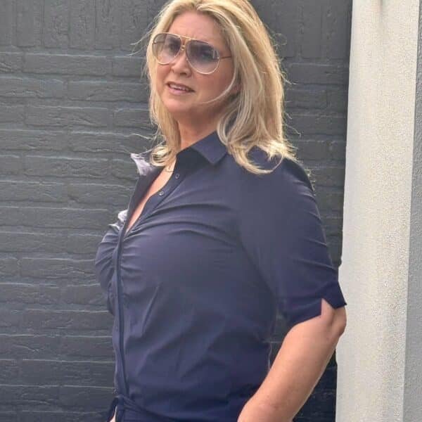 Triple Nine Travelstof blouse gesmokt donkerblauw Triple Nine Travelstof blouse gesmokt donkerblauw