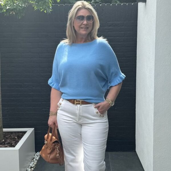 Vlindertrui met ruffle mouw blauw