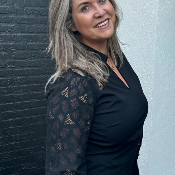 img_5979 Travelstof jurk kanten mouw zwart Triple Nine