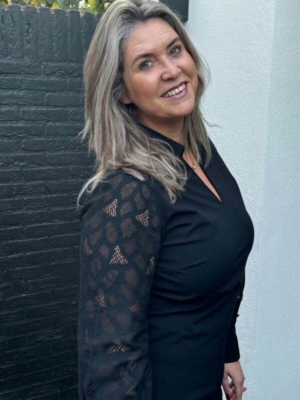 img_5979 Travelstof jurk kanten mouw zwart Triple Nine