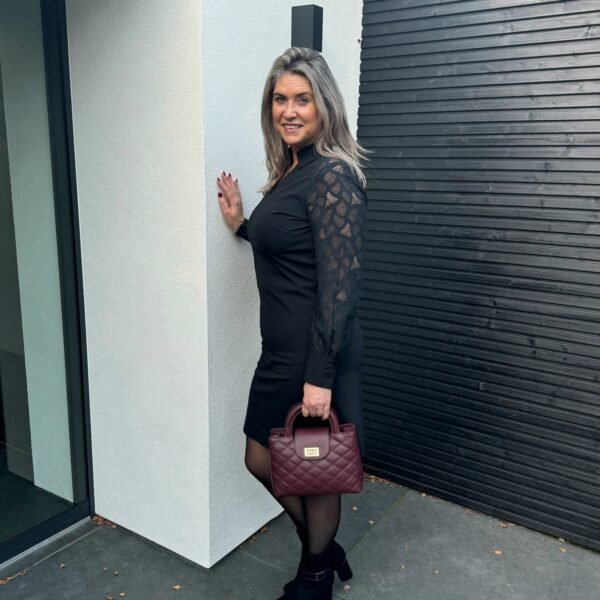 img_5980 Travelstof jurk kanten mouw zwart Triple Nine