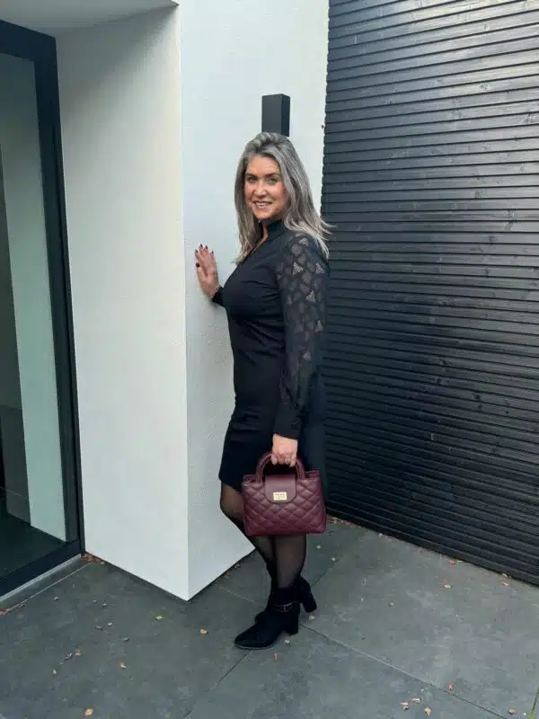 Travelstof jurk kanten mouw zwart Triple Nine