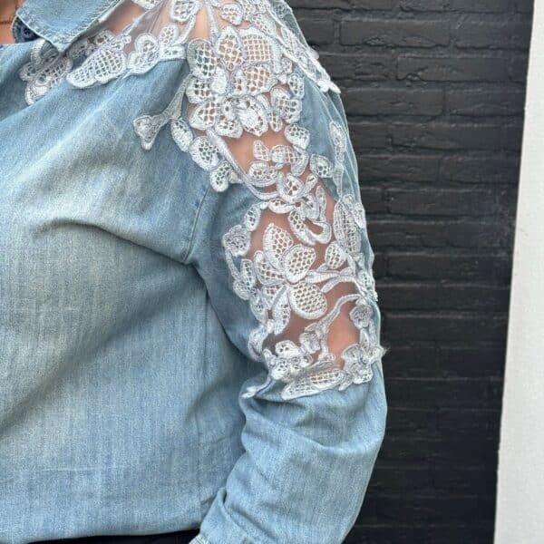 Spijkerblouse met Broderie Effect mouw