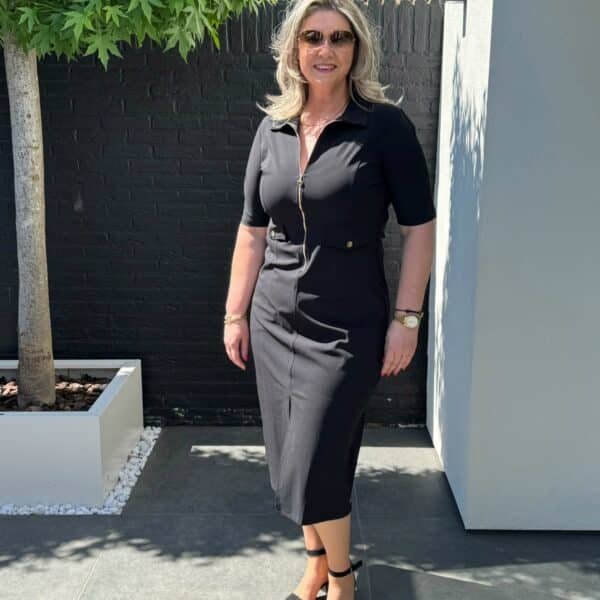 Zwarte Travel Jurk met Rits en zakjes Triple Nine 51809