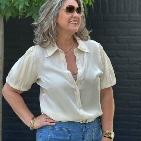 Blouse glanzend met pofmouw beige van Gemma Ricceri