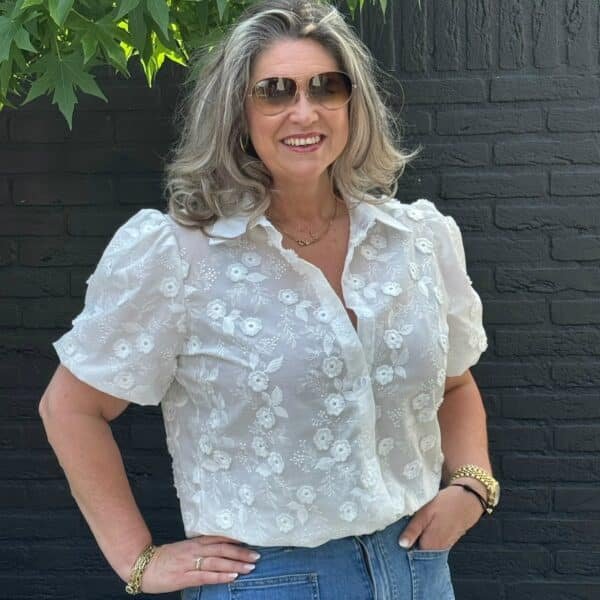 Blouse met 3D embroidery wit merk Gemma Ricceri Blouse met 3D embroidery wit merk Gemma Ricceri