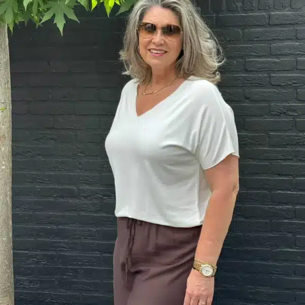 Off-white-top-met-gouden-randje-–-Gemma-Ricceri