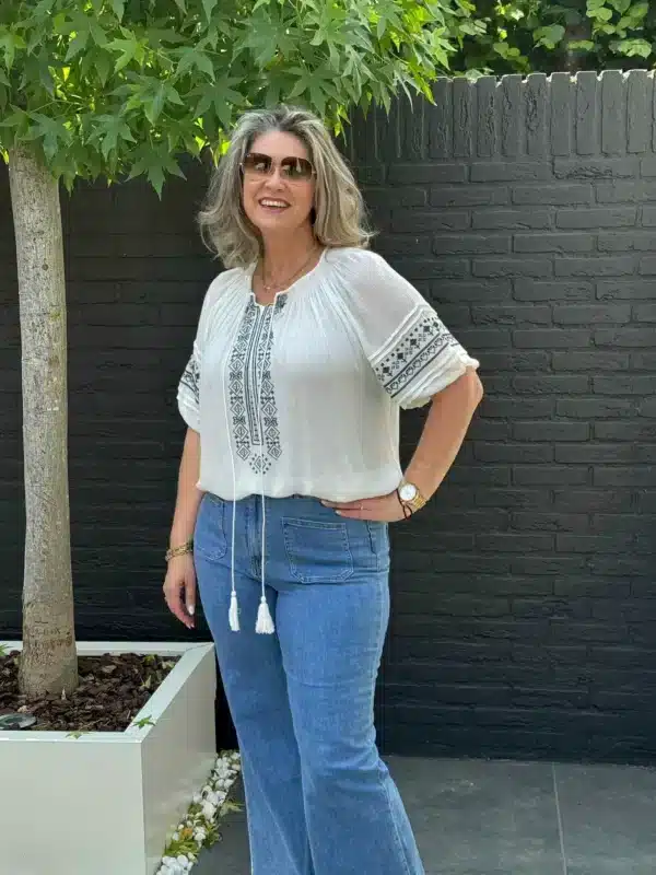 Witte boho blouse met blauw borduursel van Vera Jo