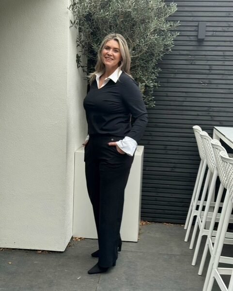 Triple Nine travelstof top zwart met witte kraag