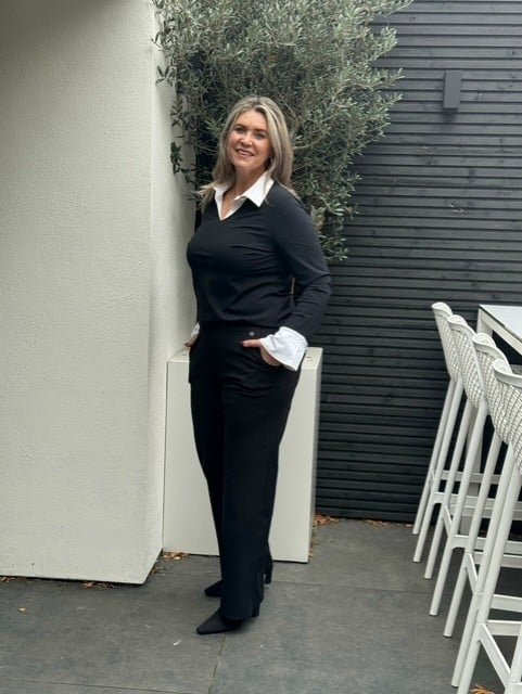 Triple Nine travelstof top zwart met witte kraag