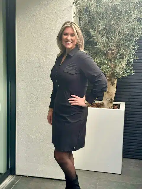 Travelstof jurk gouden knopen zwart Triple Nine - 51810