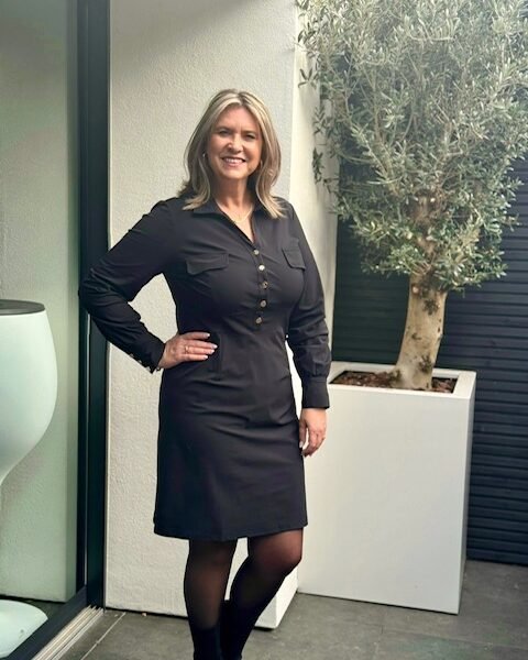 Travelstof jurk gouden knopen zwart Triple Nine - 51810