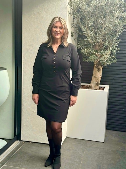 Travelstof jurk gouden knopen zwart Triple Nine - 51810