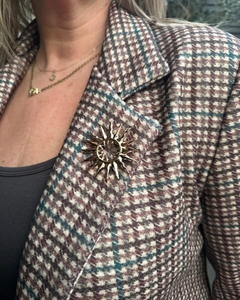 Ruiten Blazer met Broche