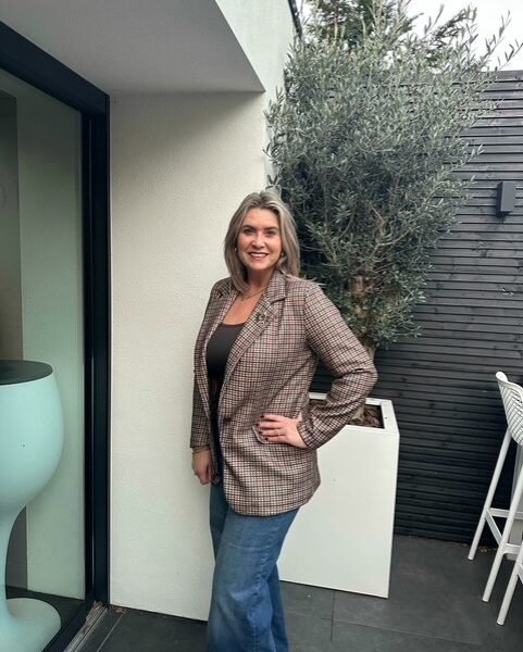 Ruiten Blazer met Broche