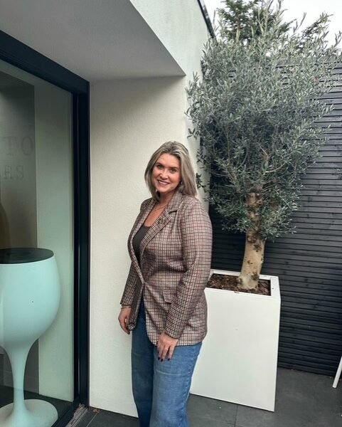 Ruiten Blazer met Broche