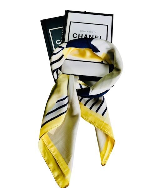 Sjaal geel beige donkerblauw wit print