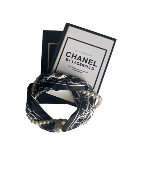 Sjaaltje magneetsluiting parelketting zwart wit