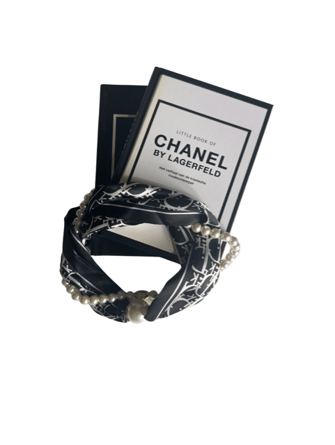 Sjaaltje magneetsluiting parelketting zwart wit