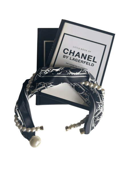 Sjaaltje magneetsluiting parelketting zwart wit