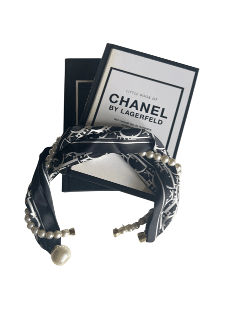 Sjaaltje magneetsluiting parelketting zwart wit