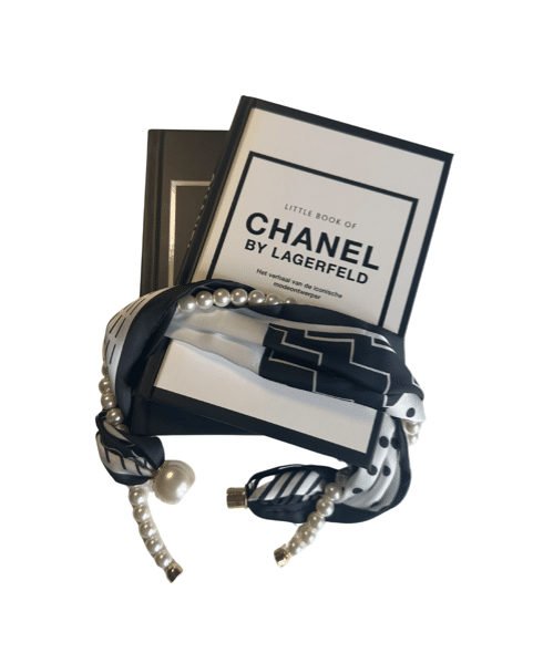 Sjaaltje magneetsluiting parelketting zwart wit Sjaaltje magneetsluiting parelketting zwart wit