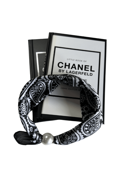 Sjaaltje met parel sluiting - zwart wit