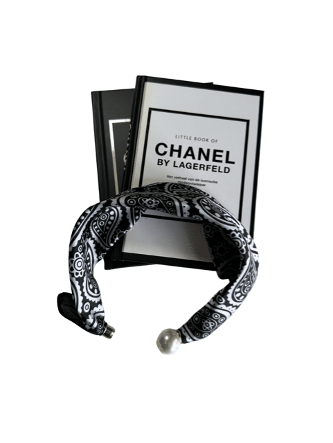 Sjaaltje met parel sluiting - zwart wit