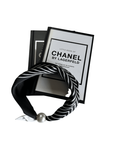 Sjaaltje met parel sluiting - zwart wit