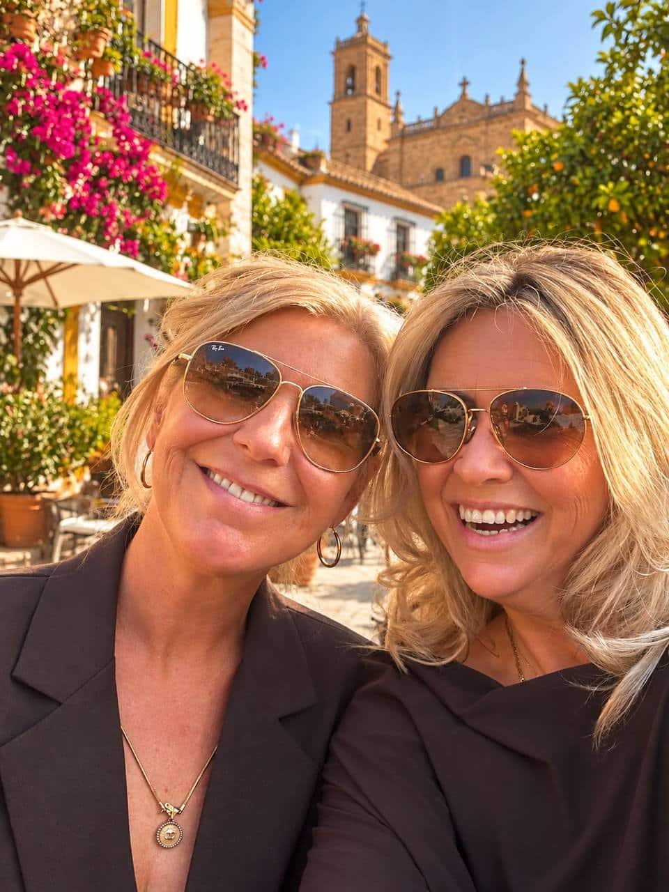 Sissy en Peggy van Hamilton Sisters samen op vakantie